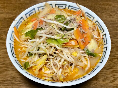 野菜たっぷり！濃厚ピリ辛味噌ラーメン